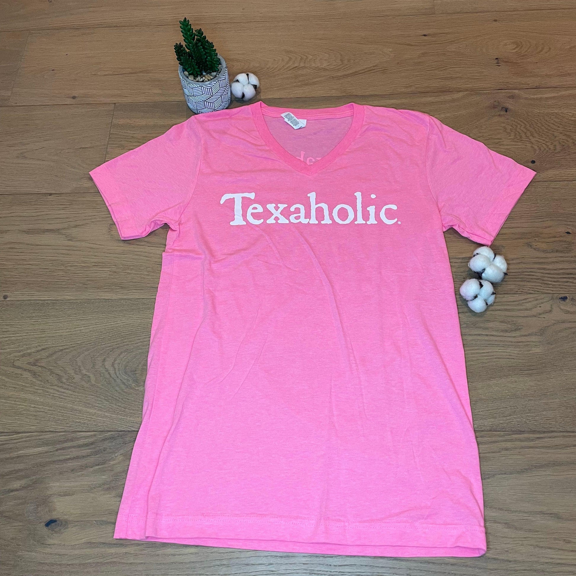 Texaholic® T-Shirt SS - V-Neck - Neon Pink - Texaholic - Southern Hive